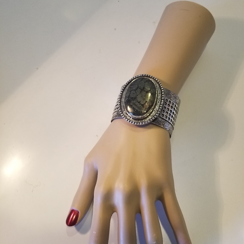 MAGNETIC BRACELET NWOT